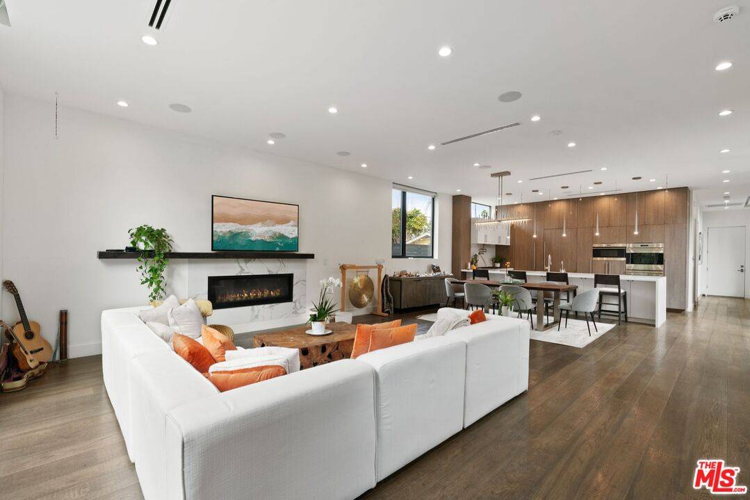 2450 Glencoe Ave 5BR Marina Del Rey La