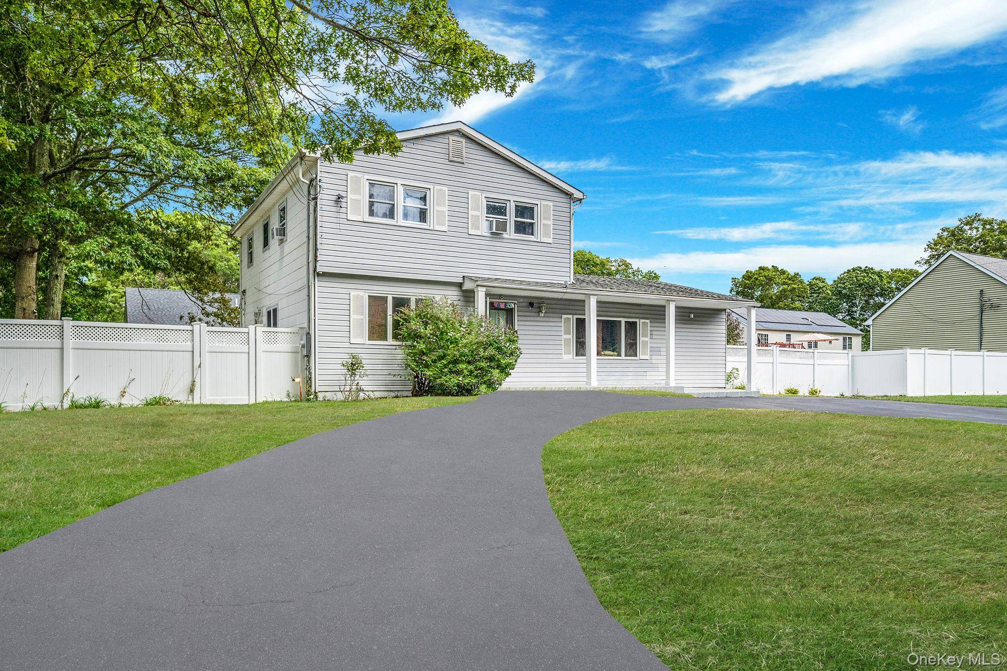 Welcome to 43 Hampton Avenue in Mastic !