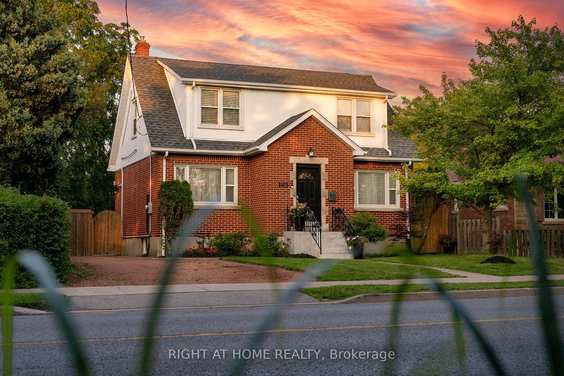 Prestigious Old Glenridge Location !