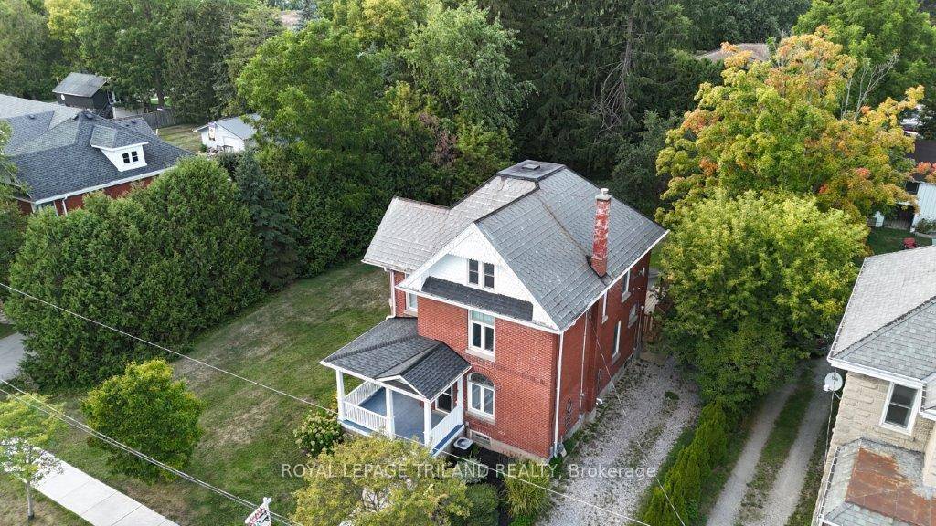MULTI purpose FAMILY Home in a village setting with Rural Charm, yet easy access to UWO, Fanshawe, UH, and Masonville Mall.