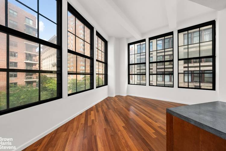 Greenwich Village Corner 2 Bed, 1 Bath Loft This bright corner loft offers soaring 13 foot concrete ceilings, 9 oversized 10' casement windows facing North, East, West, and sweeping views ...