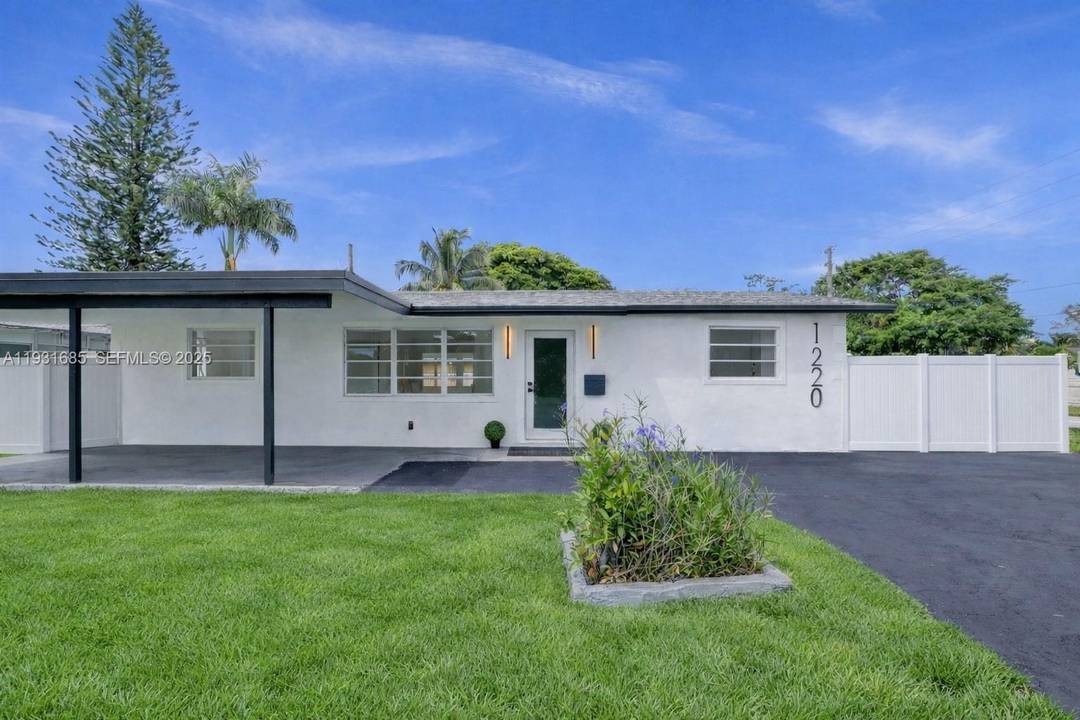 Fully renovated home in prestigious Old Pompano NO HOA !