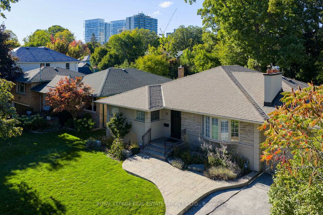 Wow ! Welcome to this exceptional, fully reimagined bungalow in Old Oakville's coveted West River neighbourhood, ideally situated near Sixteen Mile Creek and walking distance to downtown Oakville.