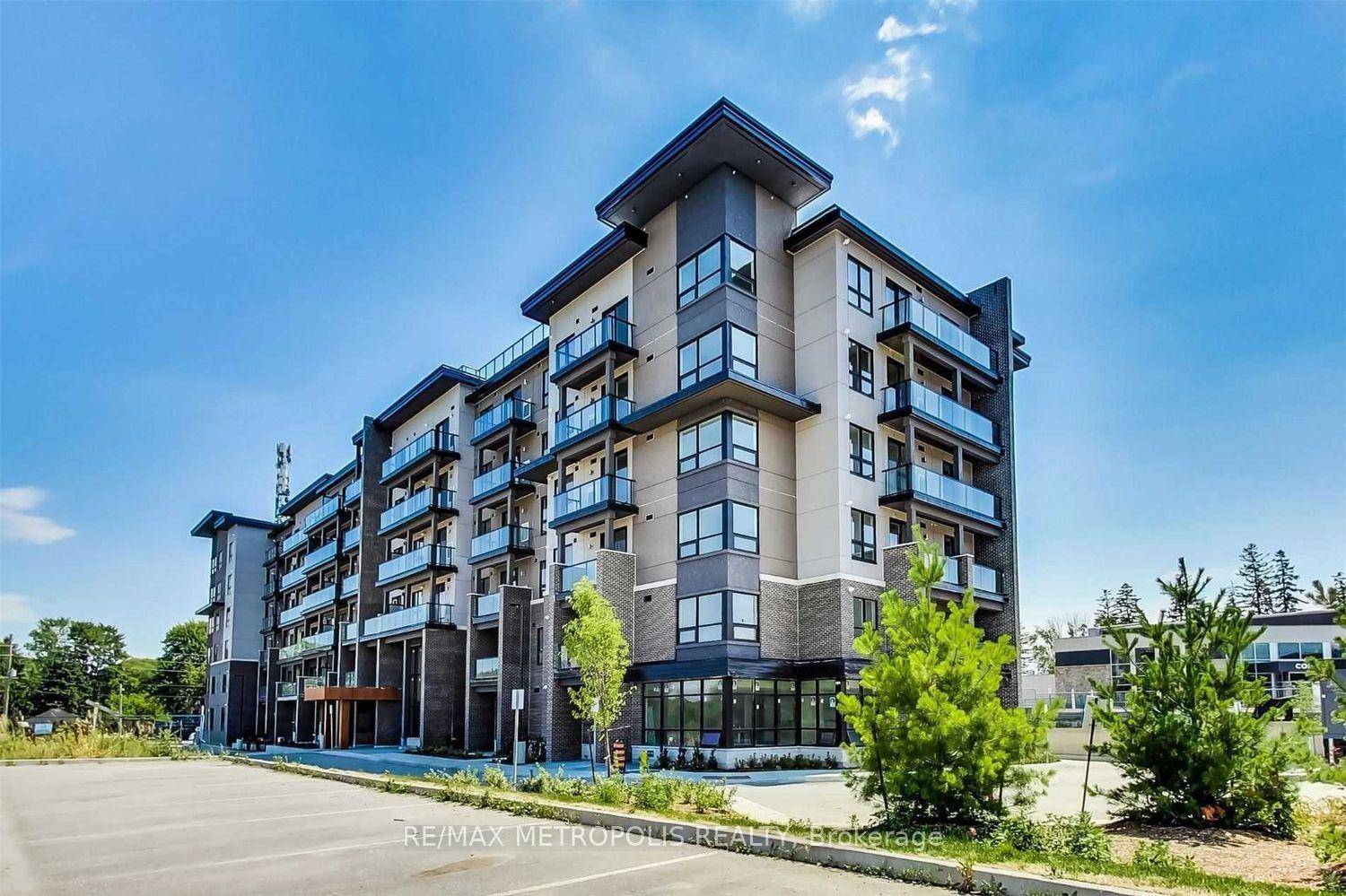 Stunning 2 bedroom, 2 bathroom condo available for lease in the heart of Markham !