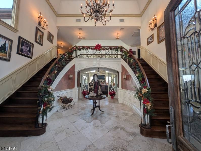 The Summit, in the heart of the Smoke Rise Gated Community on 3 acres of paradise !