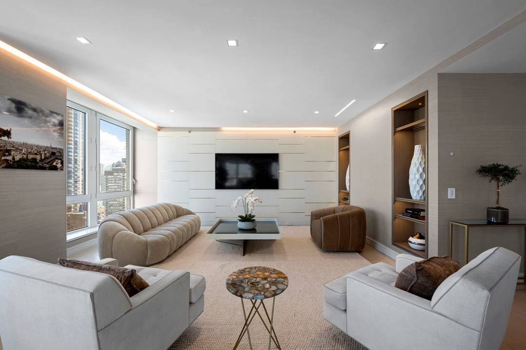 In the heart of the Upper East Side, this townhouse in the sky is five large bedrooms, separate media room, four full baths, powder room, central air conditioning, double washer ...