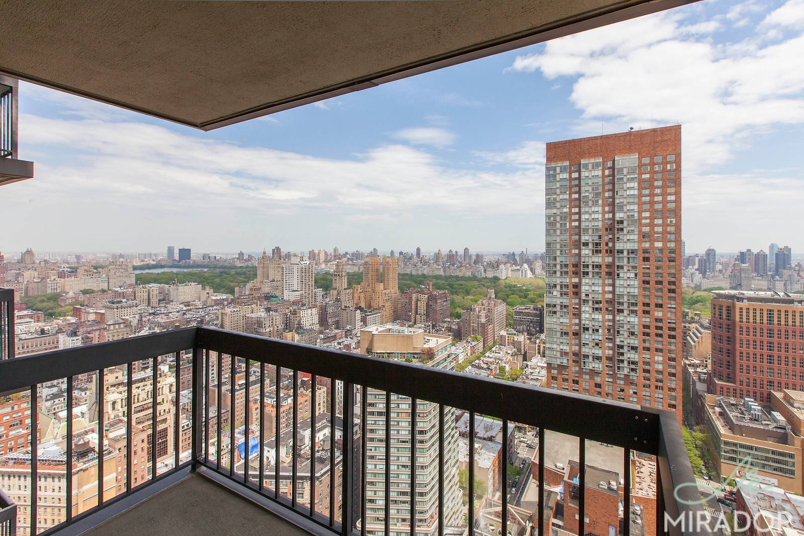 Come see this great one bedroom apartment in the Upper West Side's best luxury building, Tower 67.