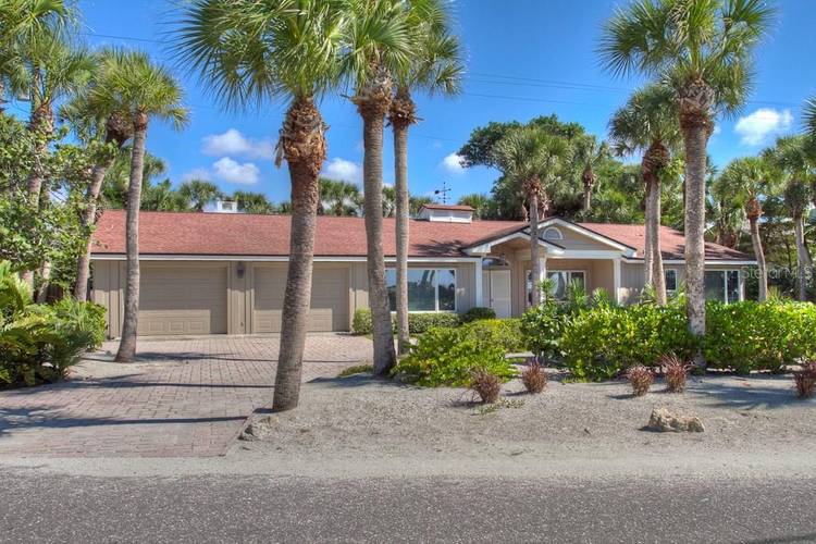 Fabulous Bay side property on beautiful Casey Key, one of the most unusual keys on the West Coast of Florida.