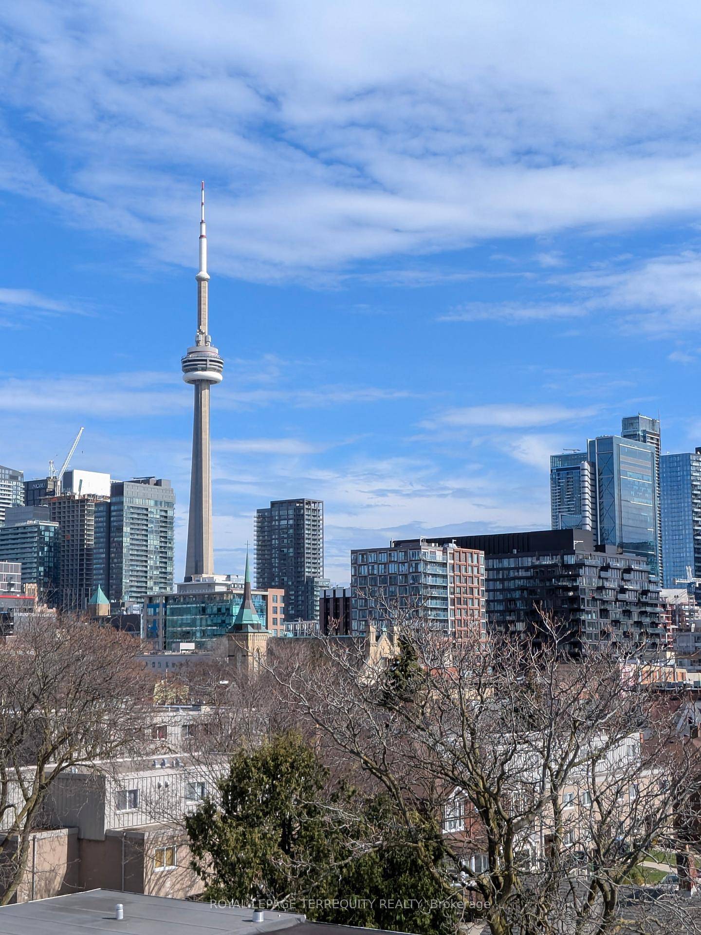 Enjoy Peace amp ; Quiet while just steps away from the heart of Toronto's cultural and culinary scene with this rare 3 bedroom den, 2 storey corner townhouse offering over ...