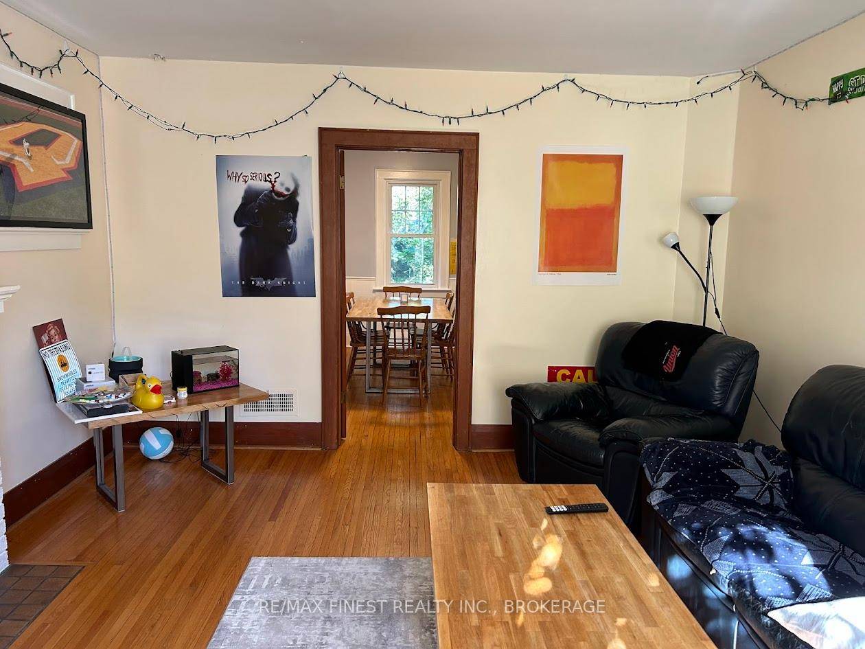 Great south side location on Collingwood near Union, Just 500 meters from the School of Business at Queen's University, sits this great 5 bedroom home.