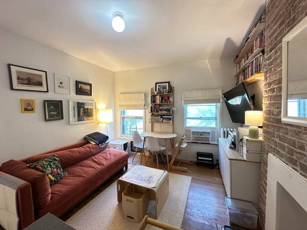 Sunny Top Floor Two Bedroom with Private Roof Deck in Brooklyn HeightsPerched on the top floor of a classic pre war Brooklyn Heights townhouse, this bright, no fee two bedroom ...