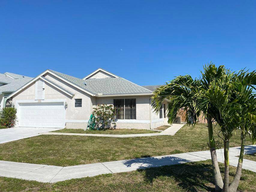 QUICK MOVE IN, NO HOA APPROVAL REQUIRED !