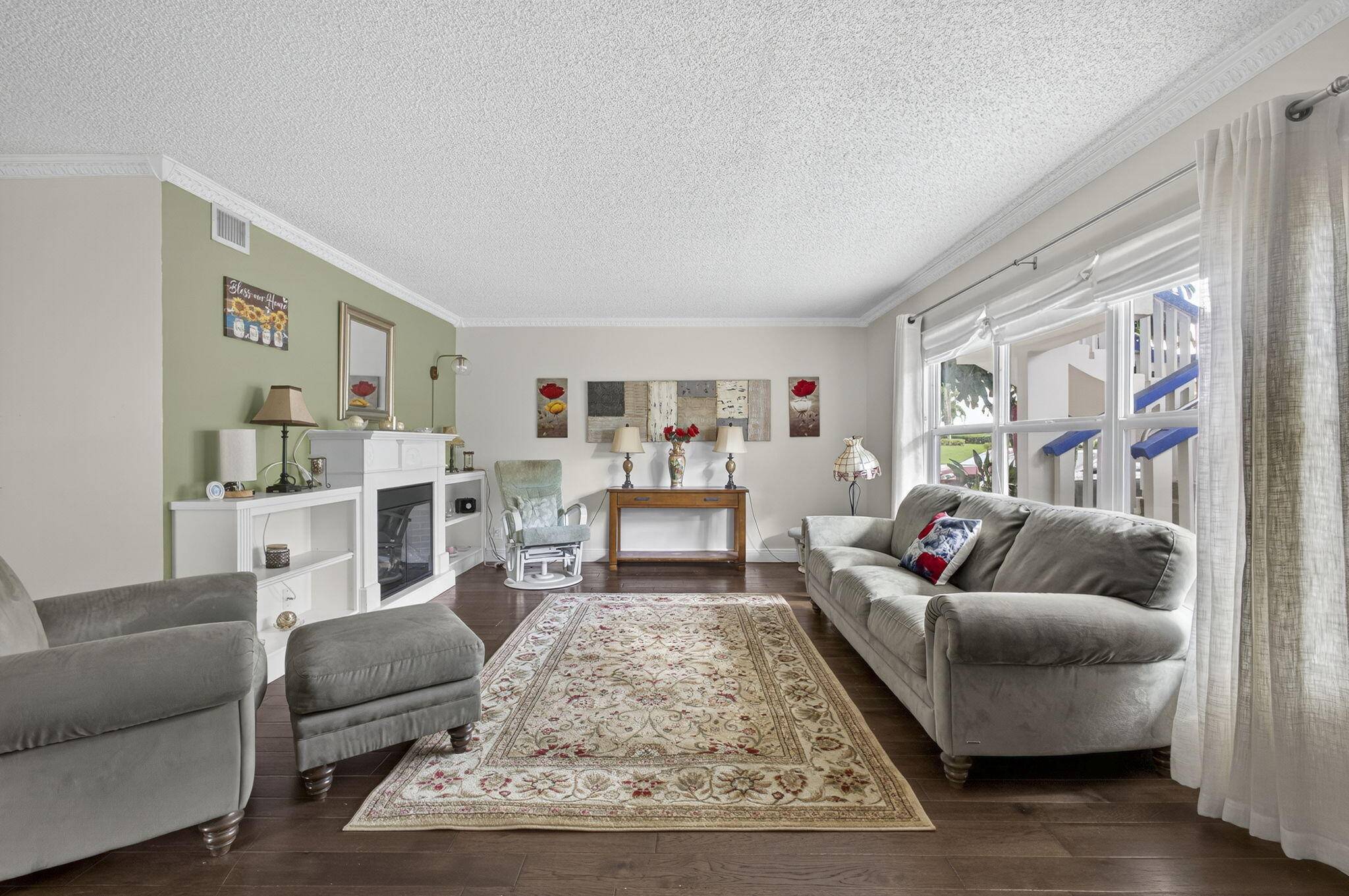 Beautiful and Spacious Updated Rare Floor Plan in the Greenbrier Section of 55 Century Village !
