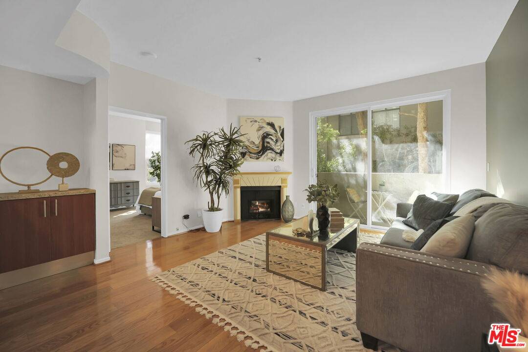 620  S Gramercy Pl 2BR Hancock Park La