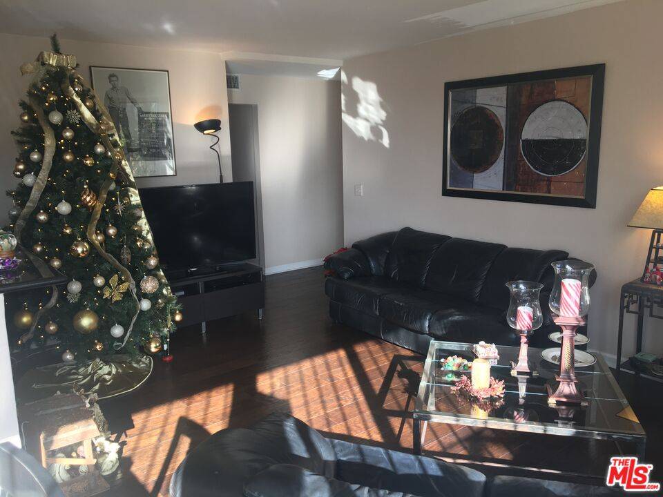 869 S Wooster St 3BR Beverlywood La