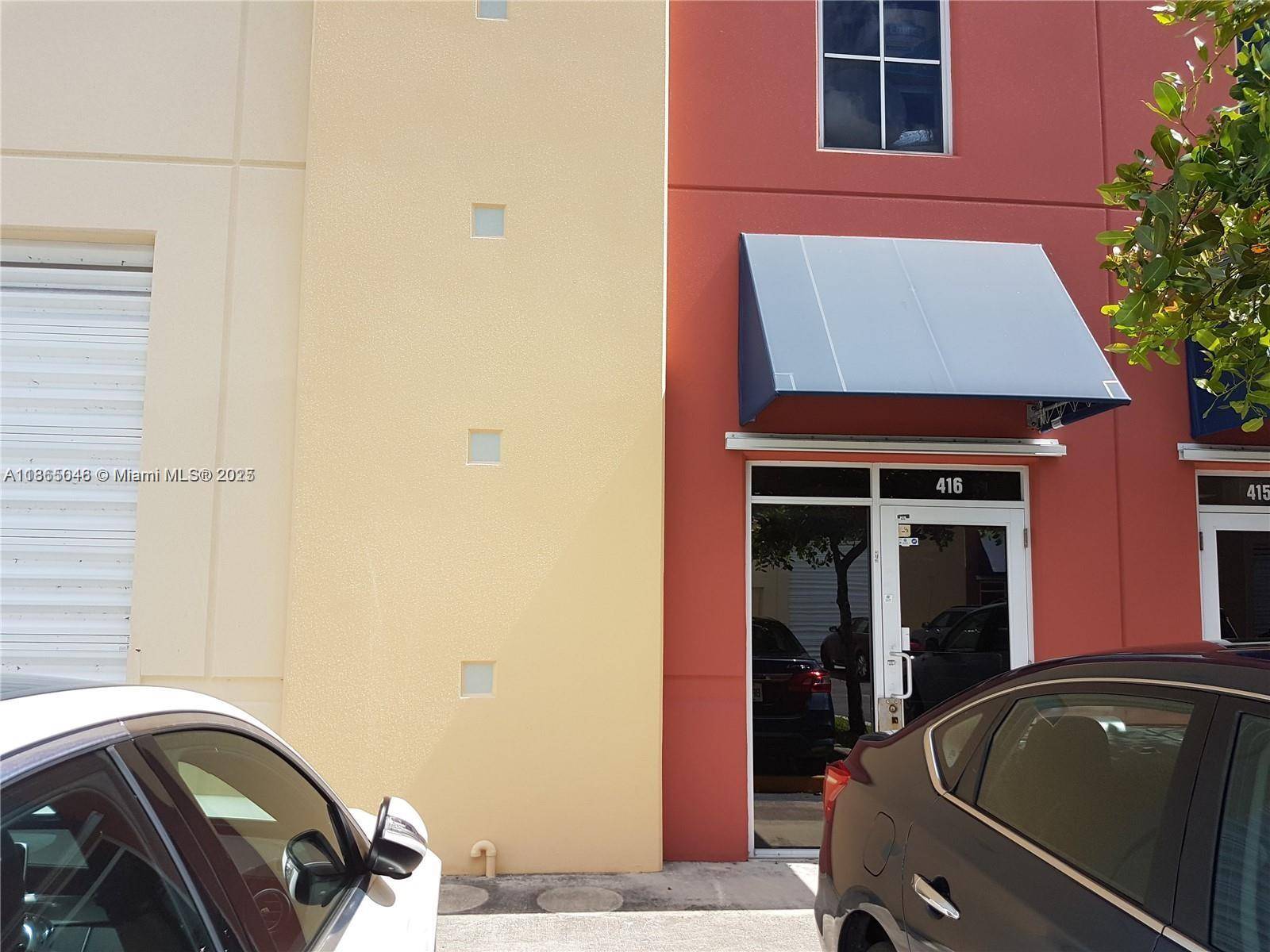 Warehouse in the best area of doral.