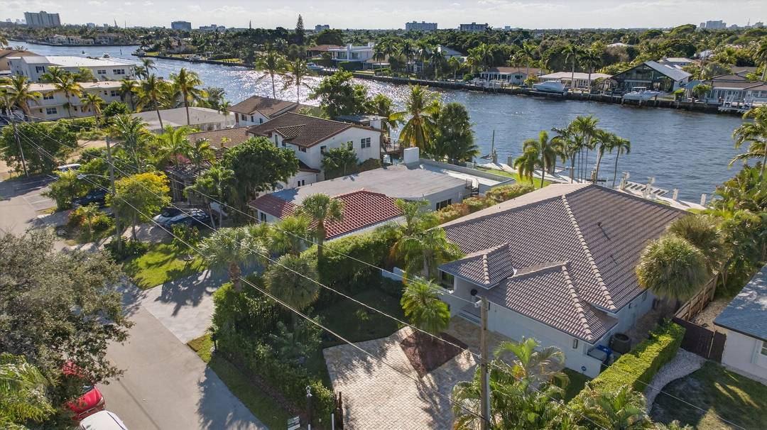 PRIME LOCATION. LUXURY TURNKEY.