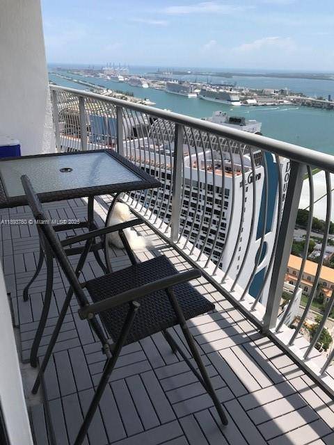 Beautiful city views from this 1 bed 1 bath, w open kitchen, SS appliances, granite countertops, walk in closets, and W D.