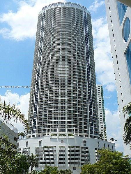 Spacious and elegant 1 bedroom, 1 bathroom apartment with stunning Biscayne Bay views !