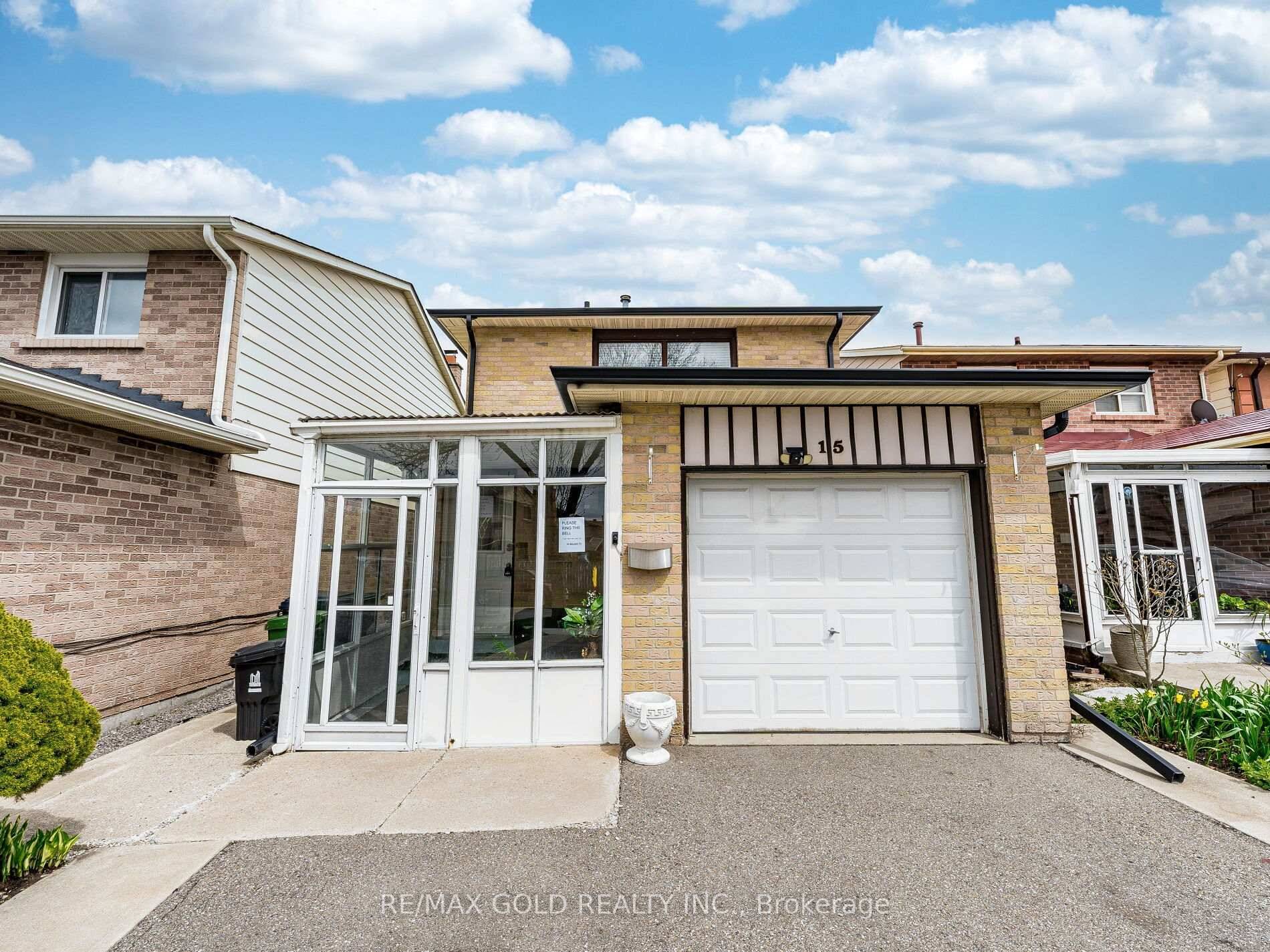 This beautifully maintained 3 bedroom detached home offers the perfect blend of space, style, and functionality.
