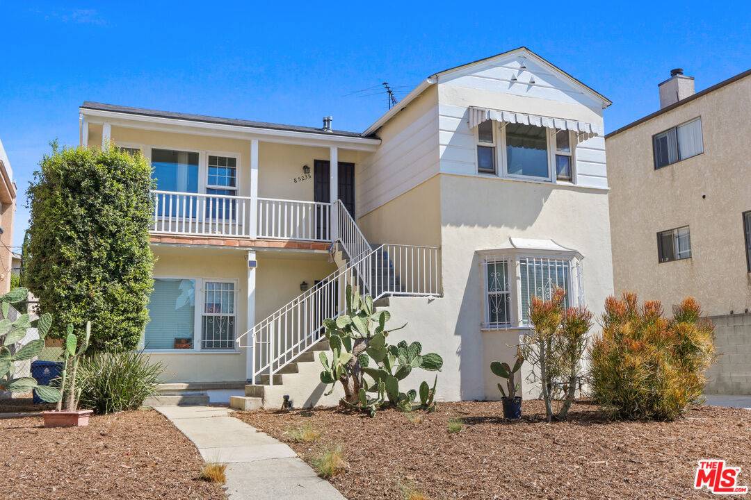 8521 Saturn St 5BR Beverlywood La
