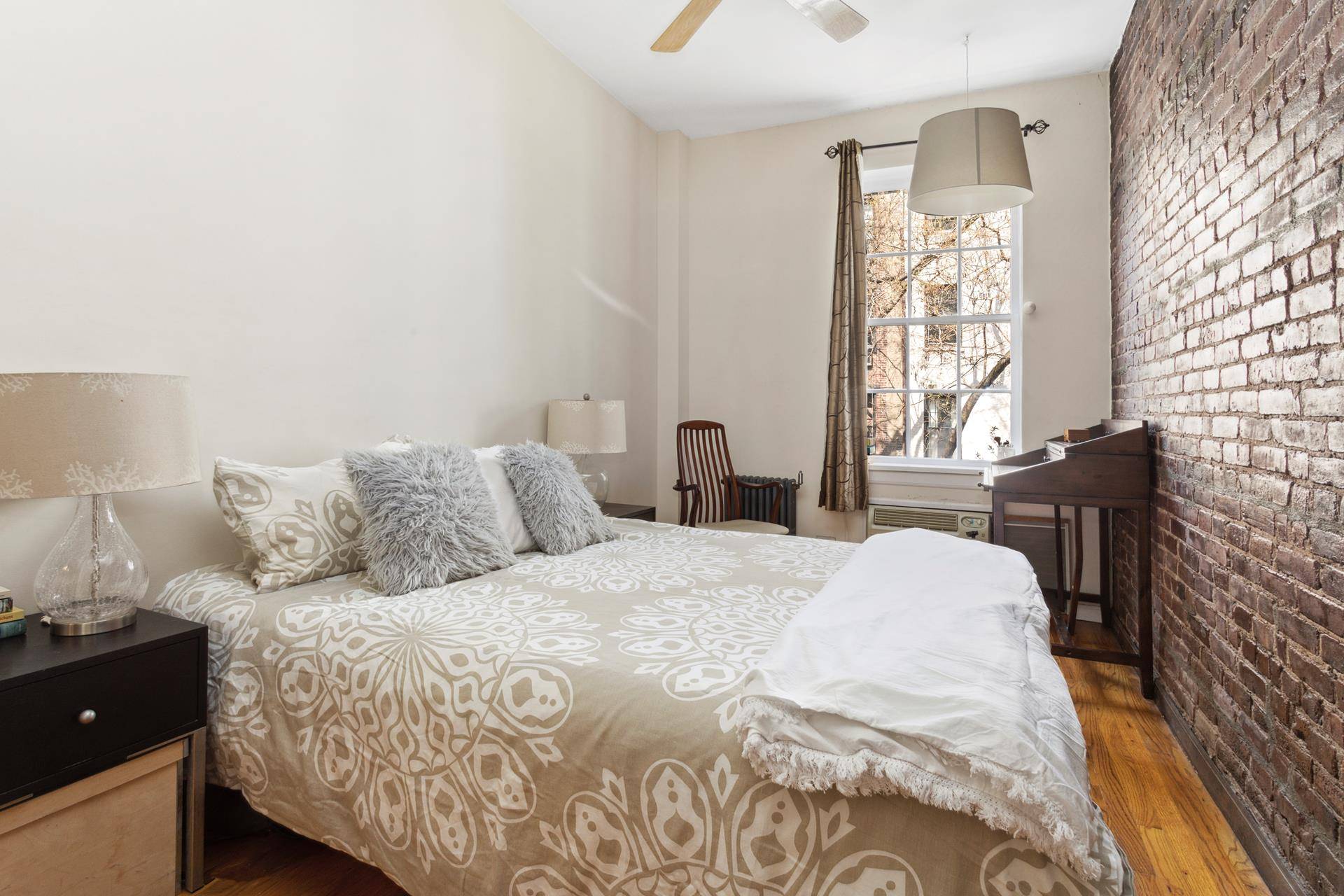 Nestled on a picturesque tree lined block in the heart of prime Chelsea, this quiet and charming one bedroom apartment offers a warm and inviting retreat.