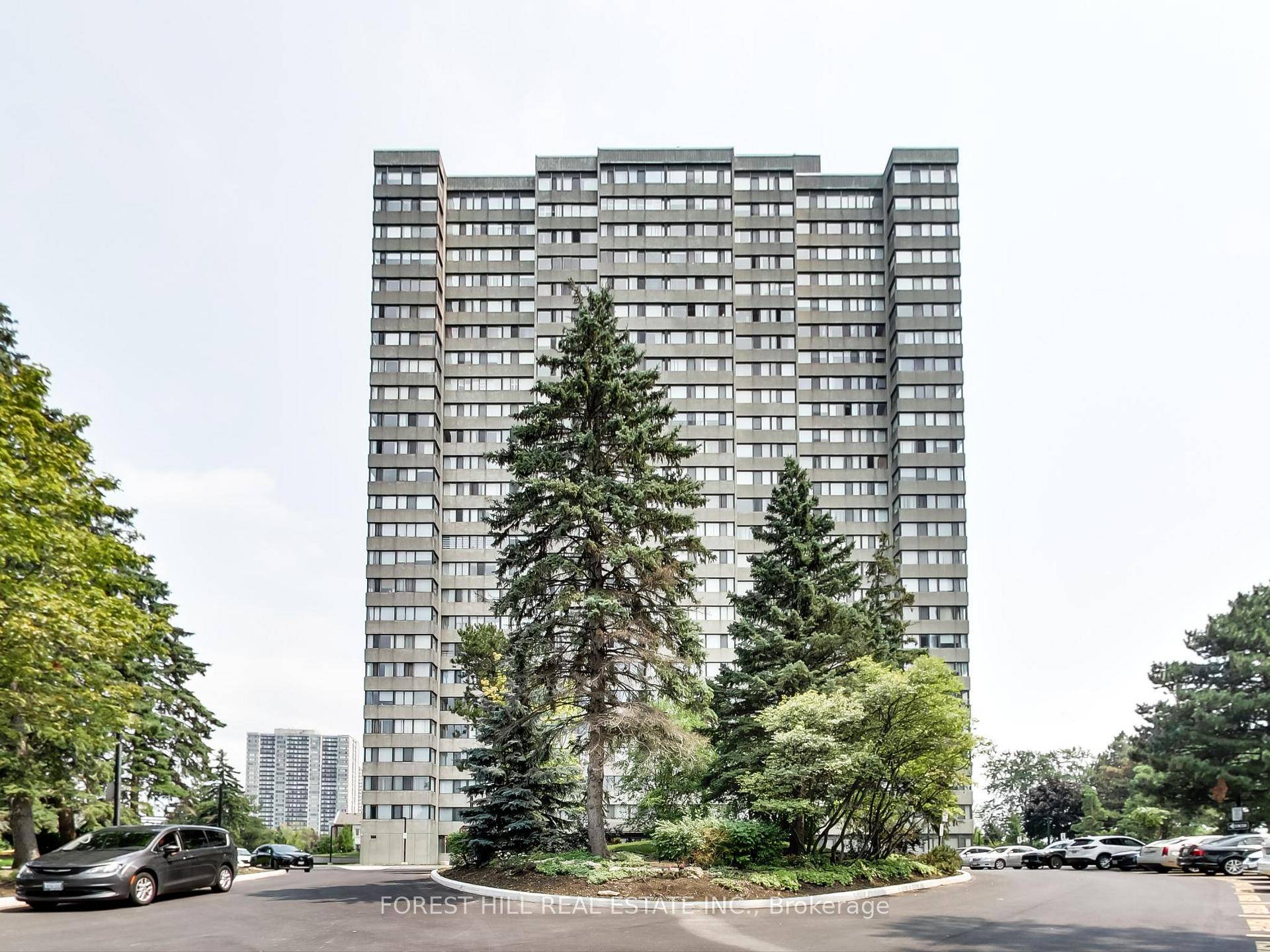 WELCOME TO THIS BEAUTIFUL AND SPACIOUS TWO BEDROOM CONDO BOASTING WITH PICTURESQUE WEST EXPOSURE VIEWS OVERLOOKING G ROSS LORD PARK, REMODELED LIVING ROOM DEN COMBO, 2 BEDROOMS, HUGE ENSUITE LOCKER, ...