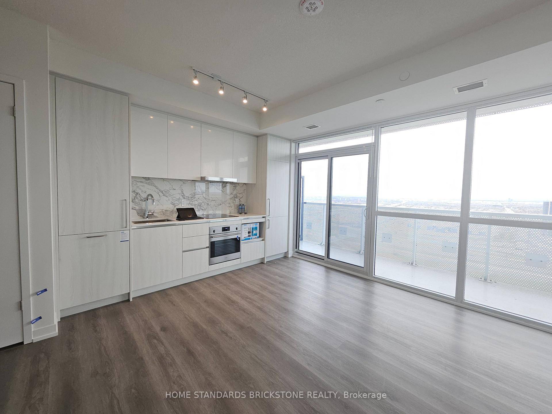 Brand New Spacious 1 bedroom Den, 2 washrooms on a high floor with unobstructed view ans stylish interior design.
