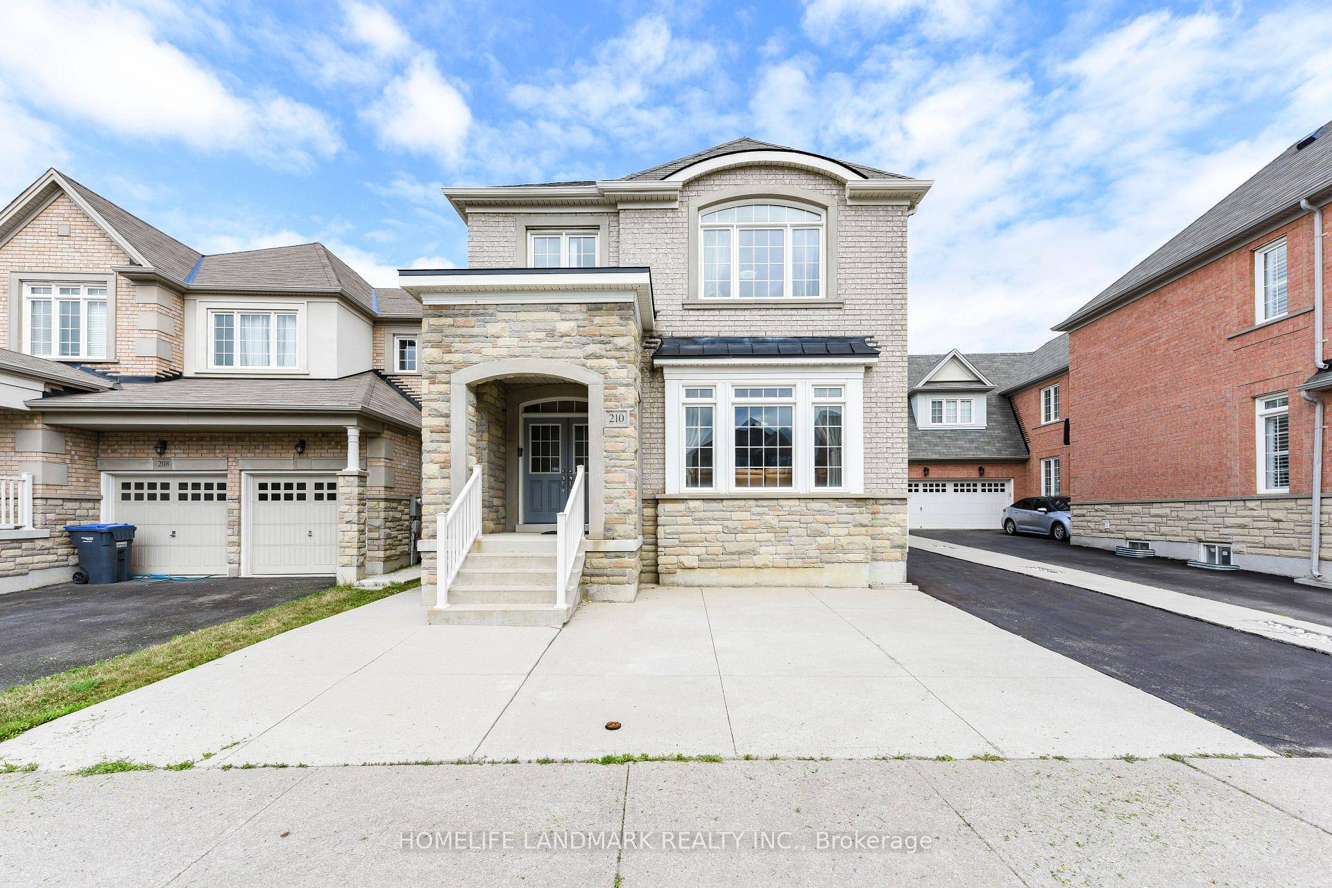 Showstopper great layout 4 3 Bedrooms 5 Washroom Home, Consisting Of near 4000 sft living area, 2864 Sq Ft above grade finishing Per Mpac amp ; Park Approx 8 Cars ...