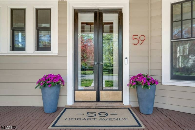 Welcome to 59 Hobart Ave.