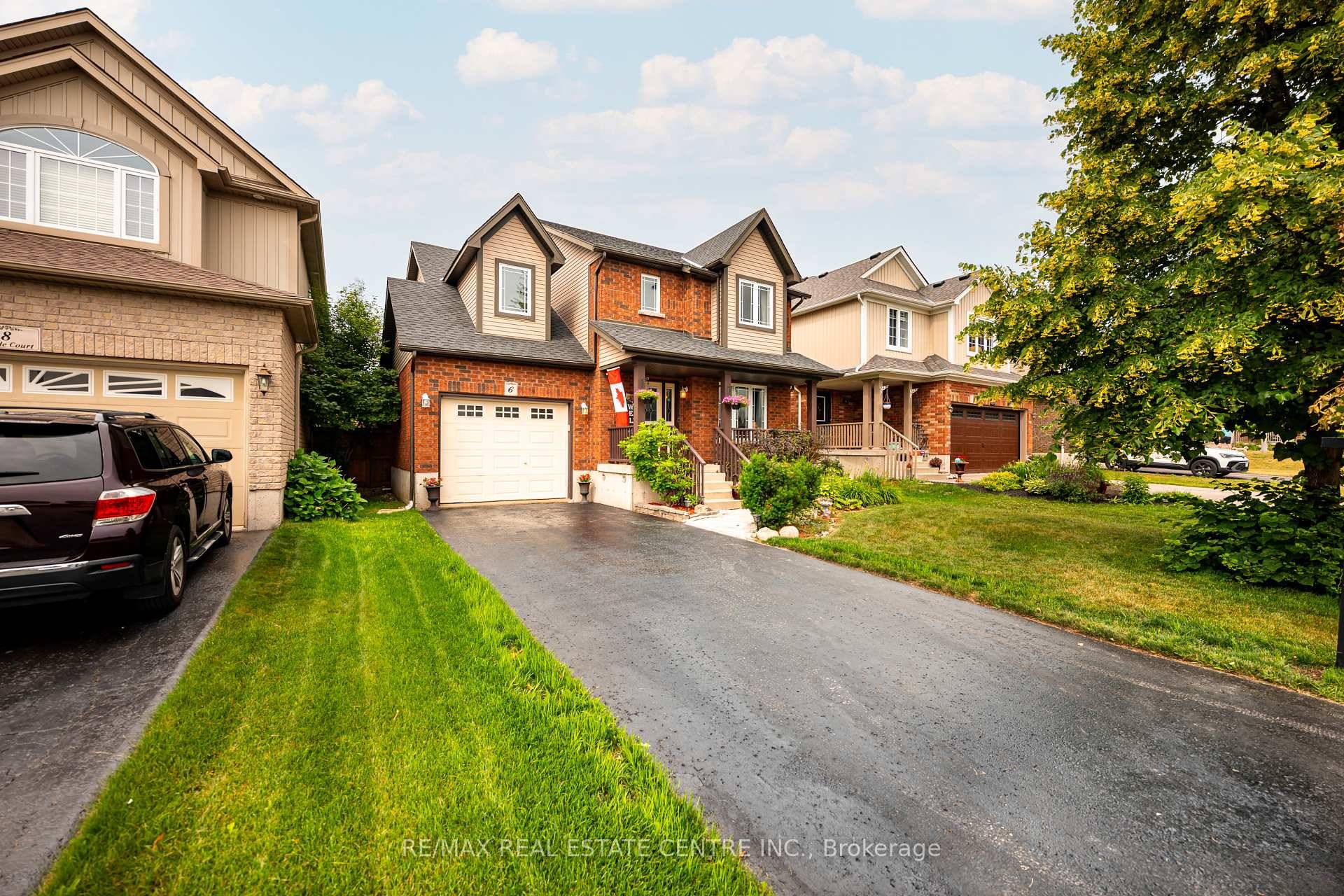 The perfect family home awaits you at 6 Maude Court, with 4 spacious bedrooms, two living spaces this home has room for everyone !