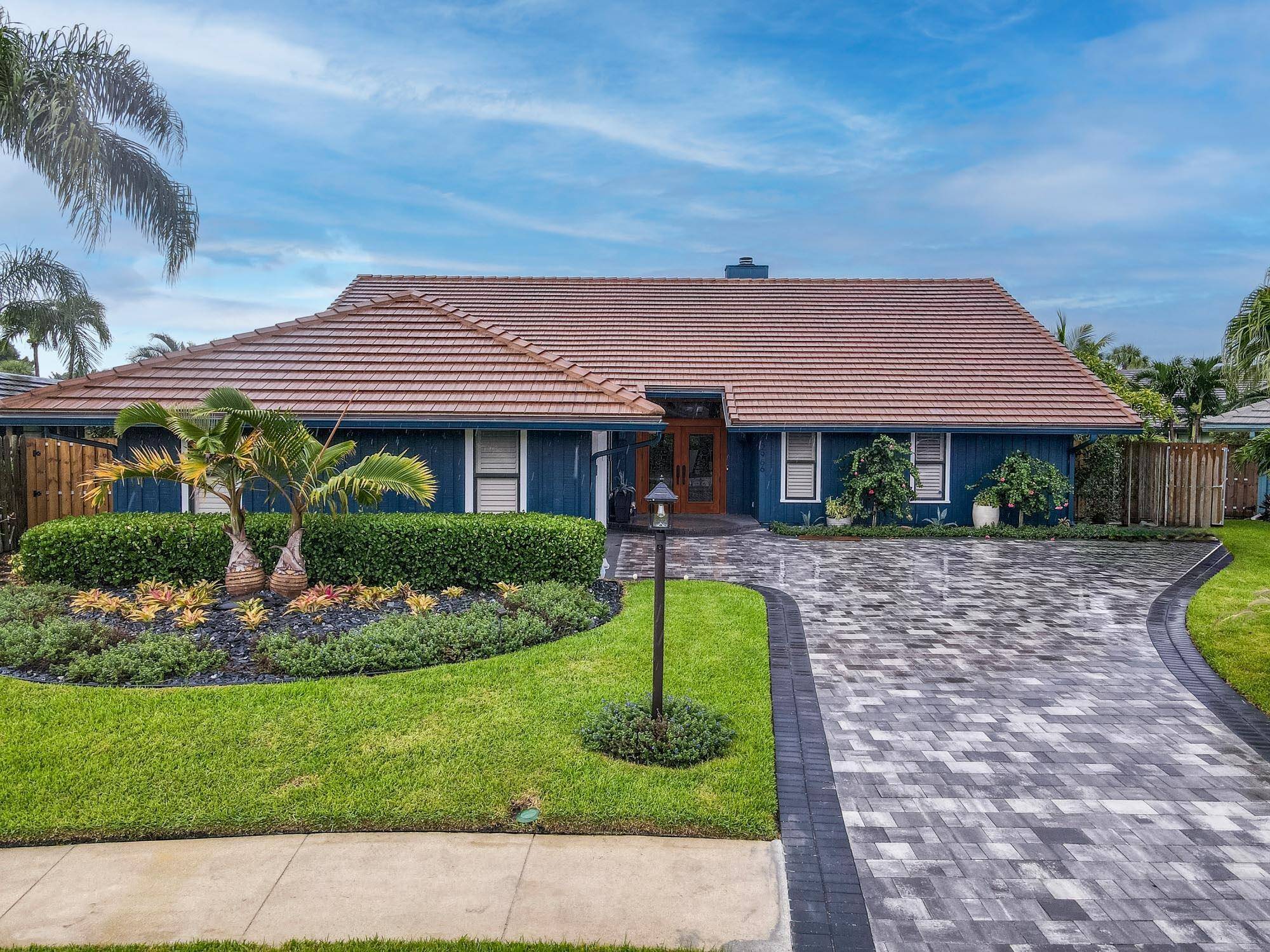 Motivated Seller ! 3 miles to beach !