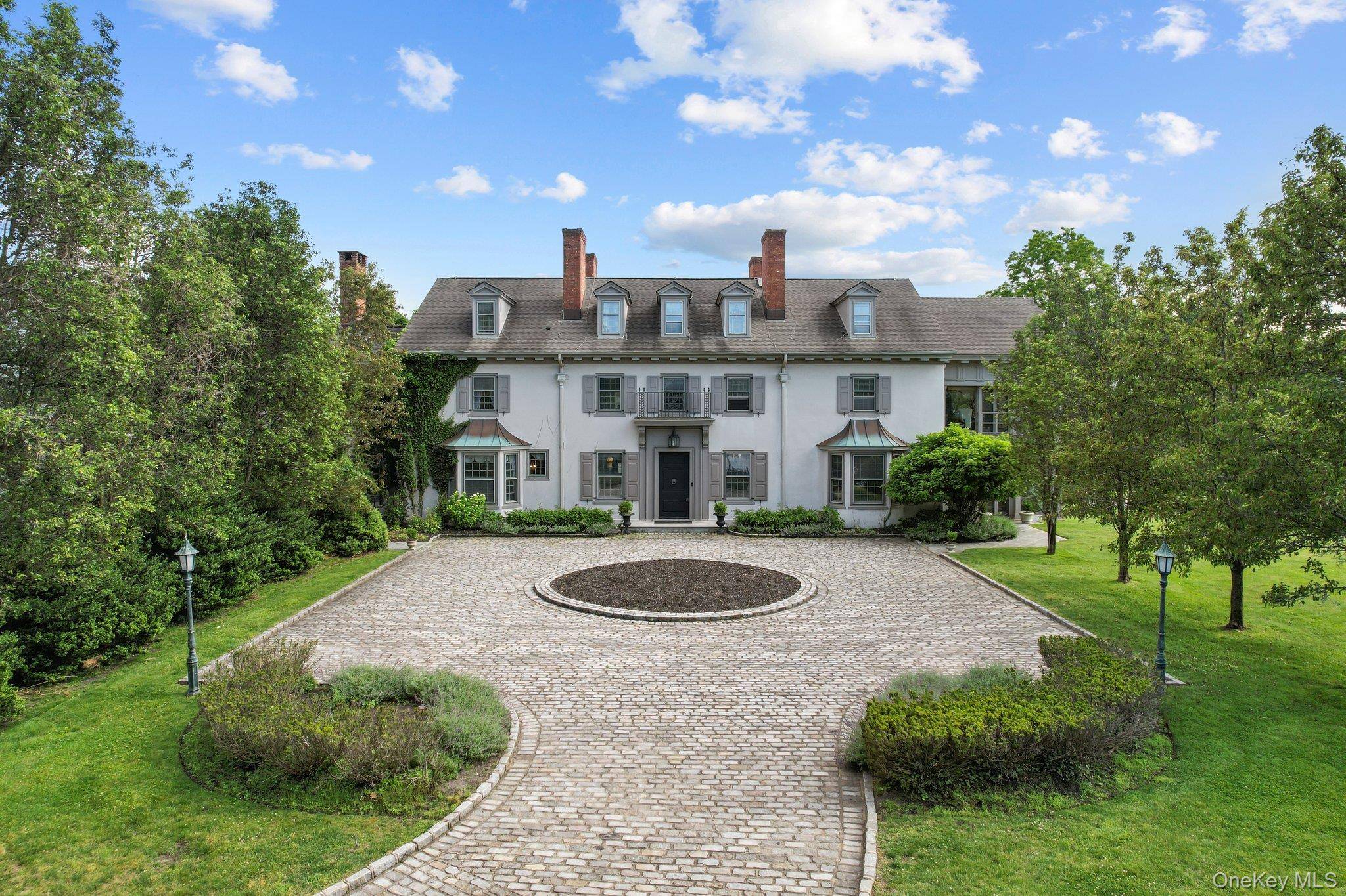 Step into a world of timeless elegance and unparalleled prestige at The Mallows the crown jewel of the North Shore and one of the most exclusive waterfront estates in Head ...