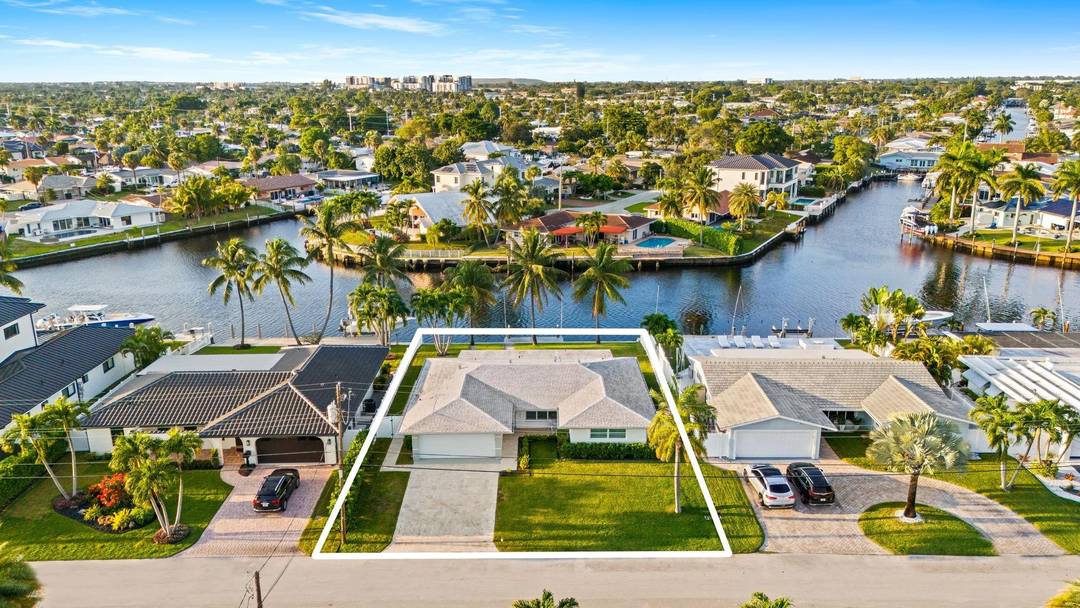Welcome to 751 SE 7 Ave. Indulge in the pinnacle of South Florida waterfront living in the heart of Pompano Beach, directly on the Intracoastal, just a shy 15 minutes ...