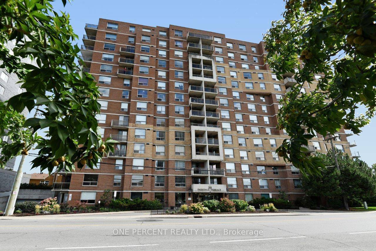 Introducing a SPACIOUS and WELL MAINTAINED 2 bedroom, 2 bathroom condo ideally located just a short walk from Tunney's Pasture Government Complex, Tunney's Pasture LRT Station, Bayview LRT Station and ...
