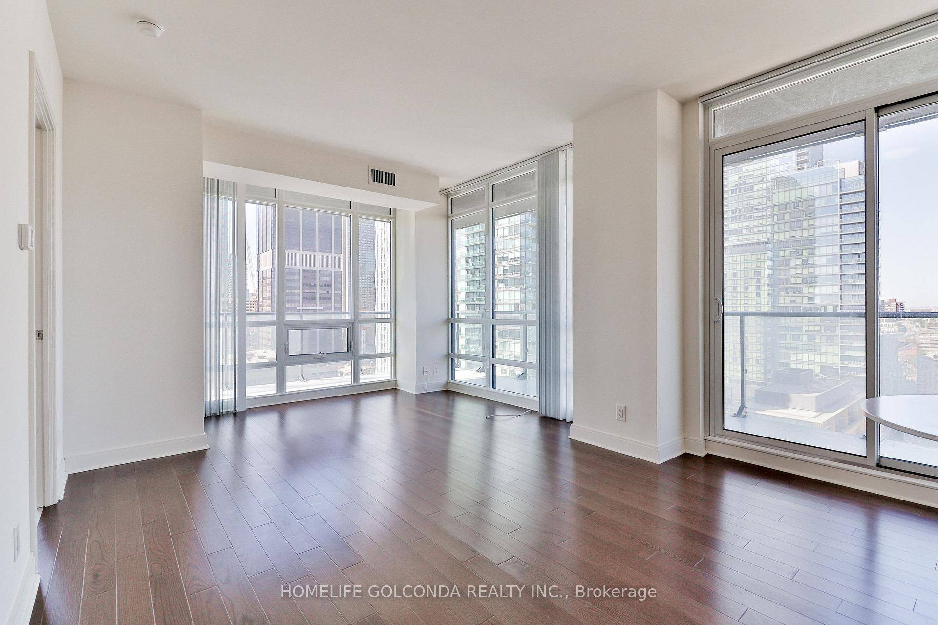 Bright Corner Unit Facing South West With Views In The Lovely Neighborhood Of Yorkville.