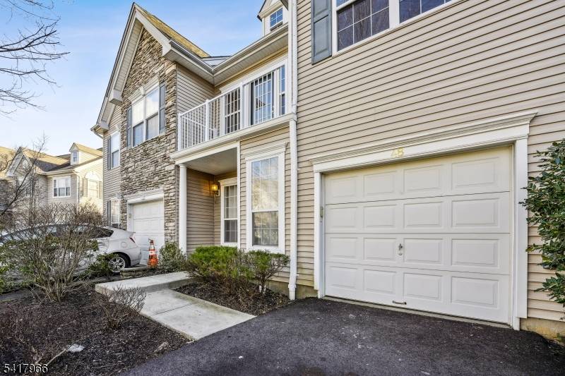 Bright and beautiful townhome situated on a quiet cul de sac.