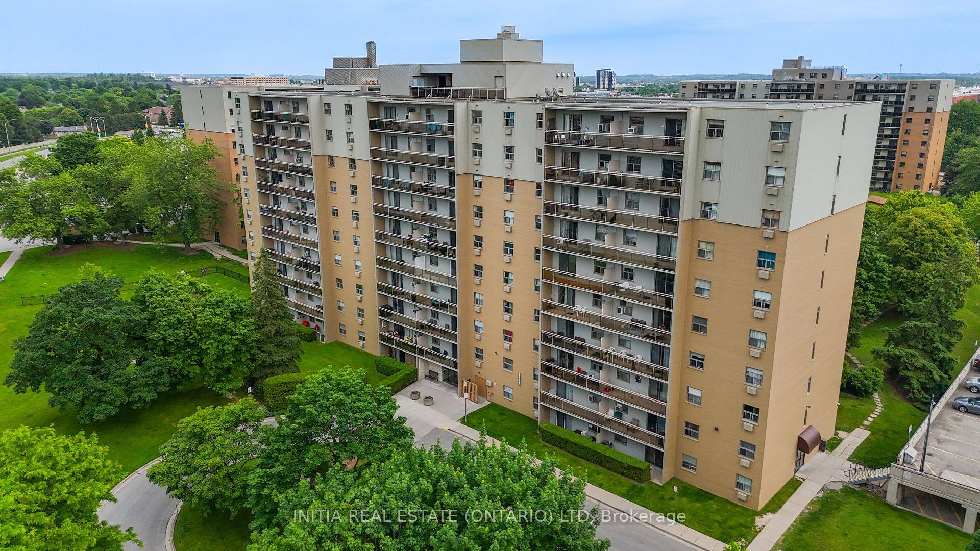Welcome to Unit 612 at 931 Wonderland Rd S.