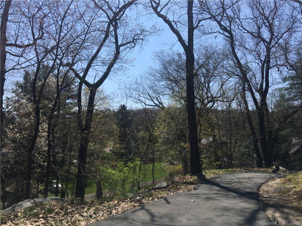 In town home for rent. Private and very convenient near NVT and Horseshoe Pond.