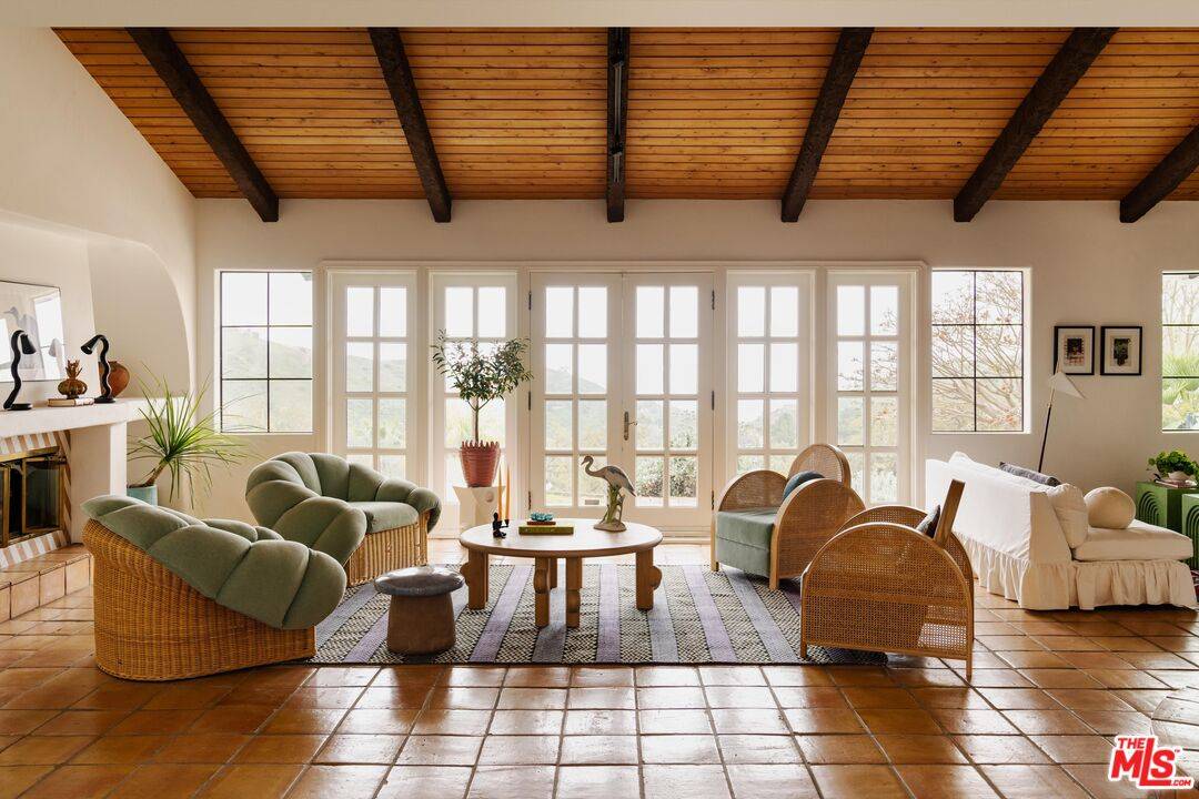 33261   Decker School Rd 5BR Malibu La