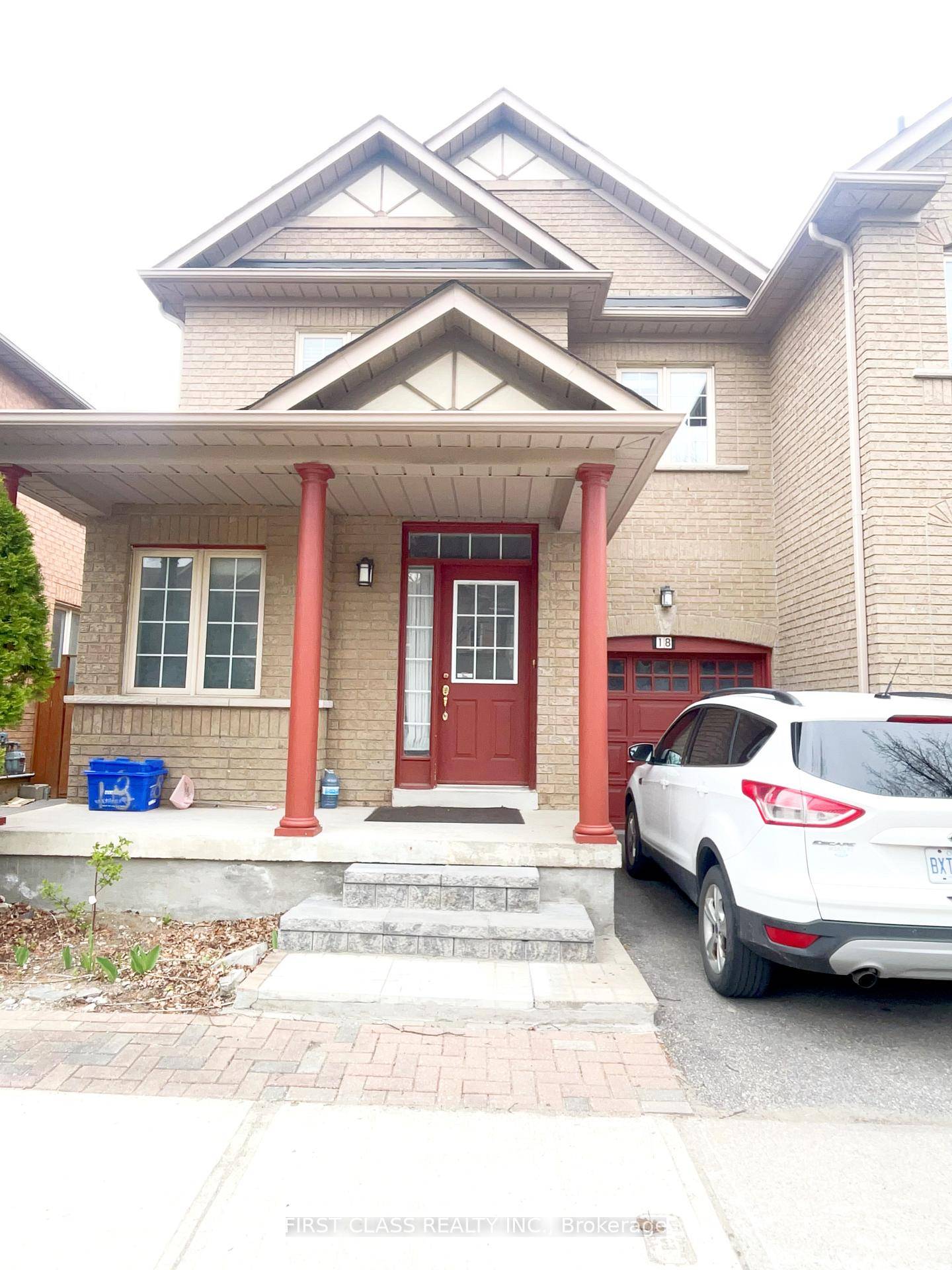 beautiful 3 bedroom freehold townhouse end unit, like semi detach, in highly desired Cachet community, functional ; about combined family room opens to kitchen with quartz countertops and rear yard ...