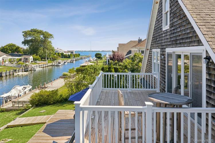 Your dream waterfront retreat in the Hamptons is calling !