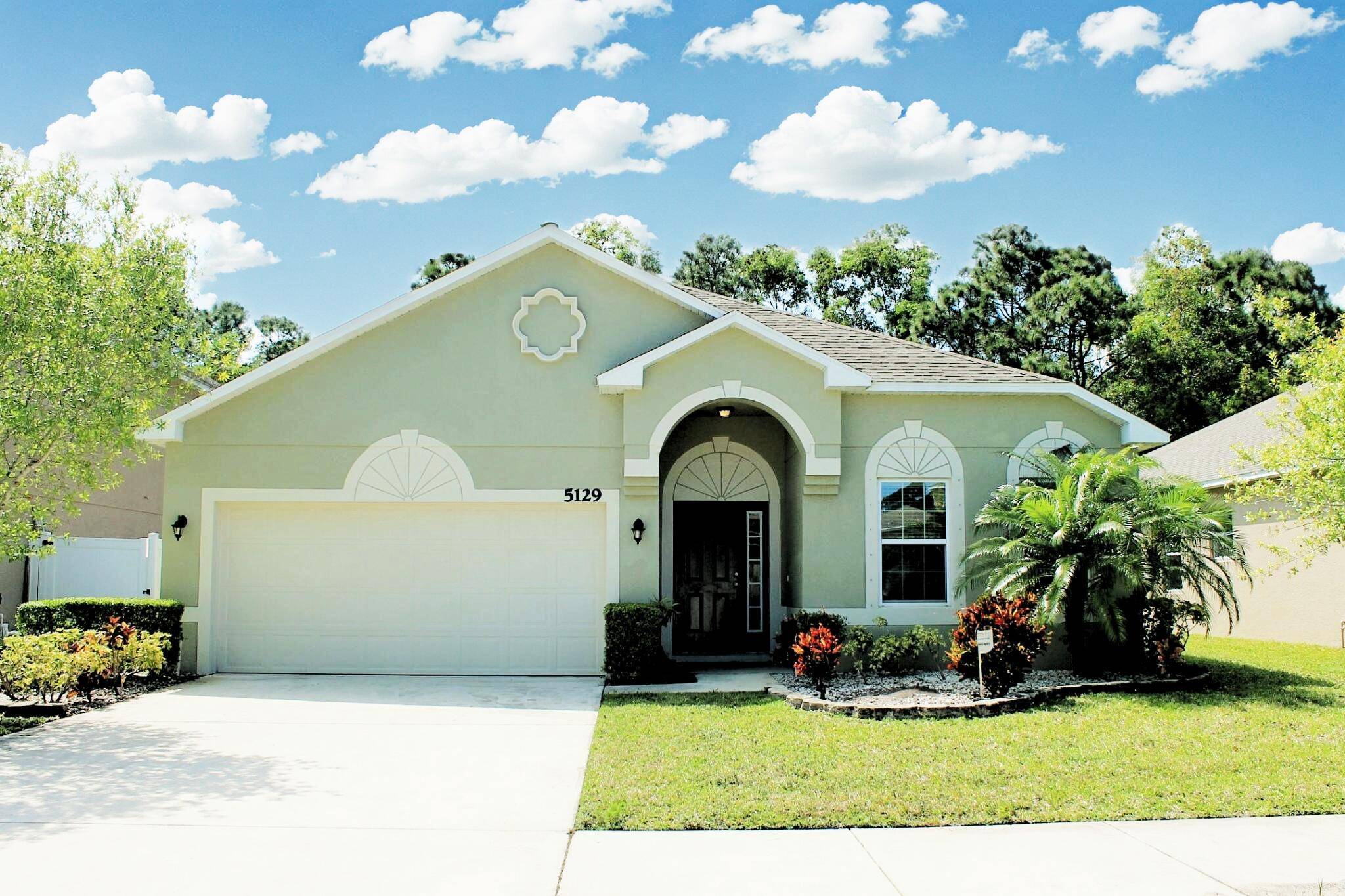 Don't miss this beautiful, well maintained home in the highly desirable Winter Lakes community !
