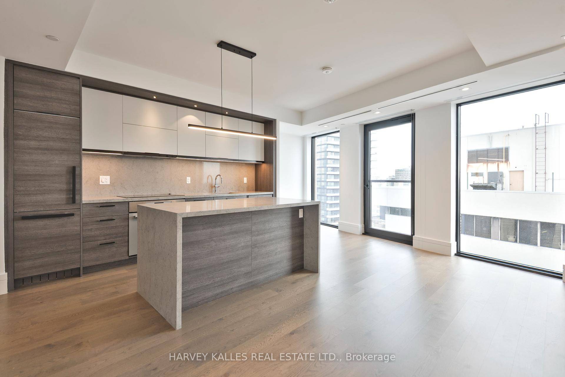 Beautiful 1 Bedroom at 2Fifteen !