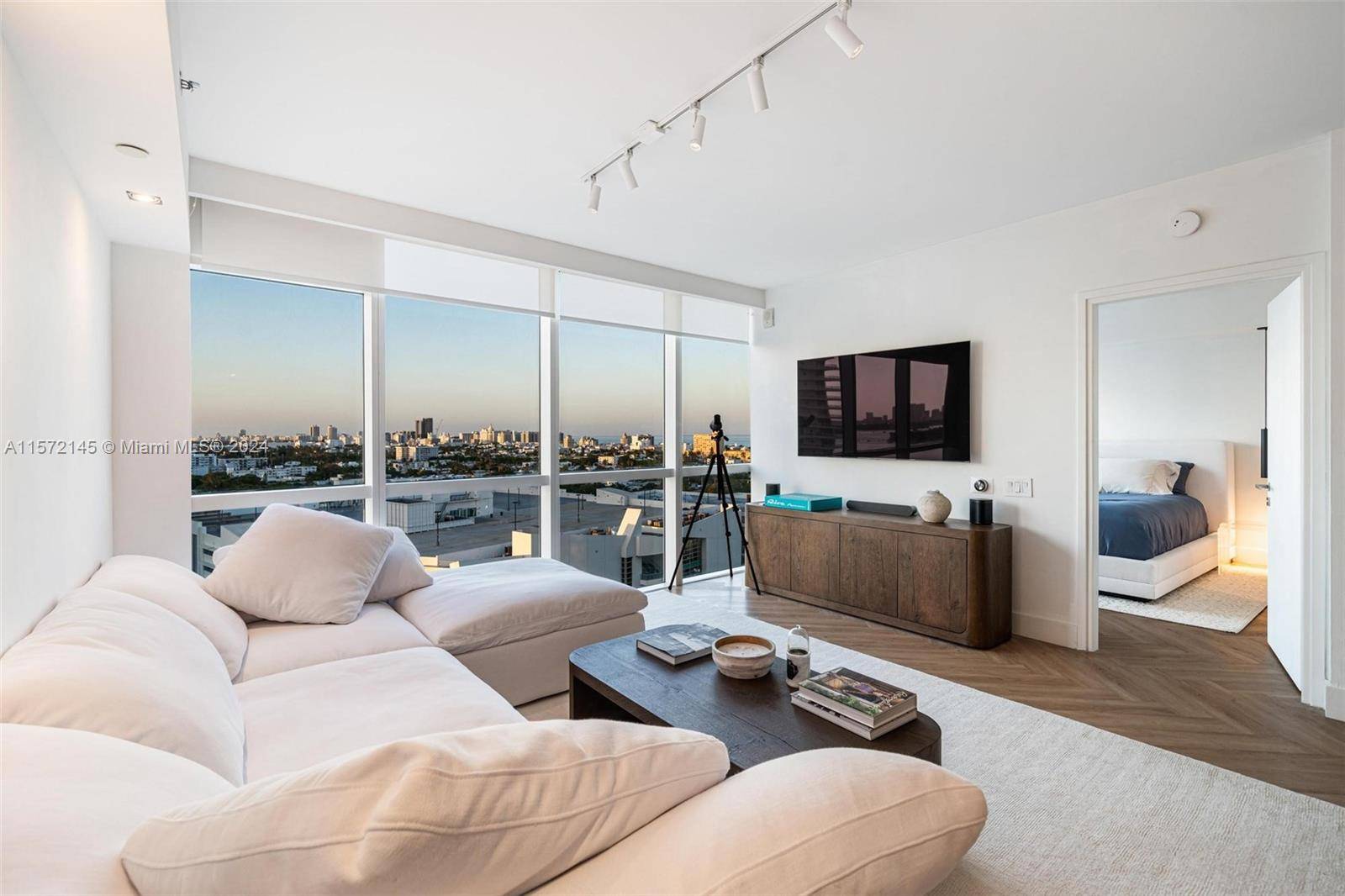 Experience luxury in this 851 sqft, fully renovated 1 bedroom apartment in South of Fifth at Icon South Beach.