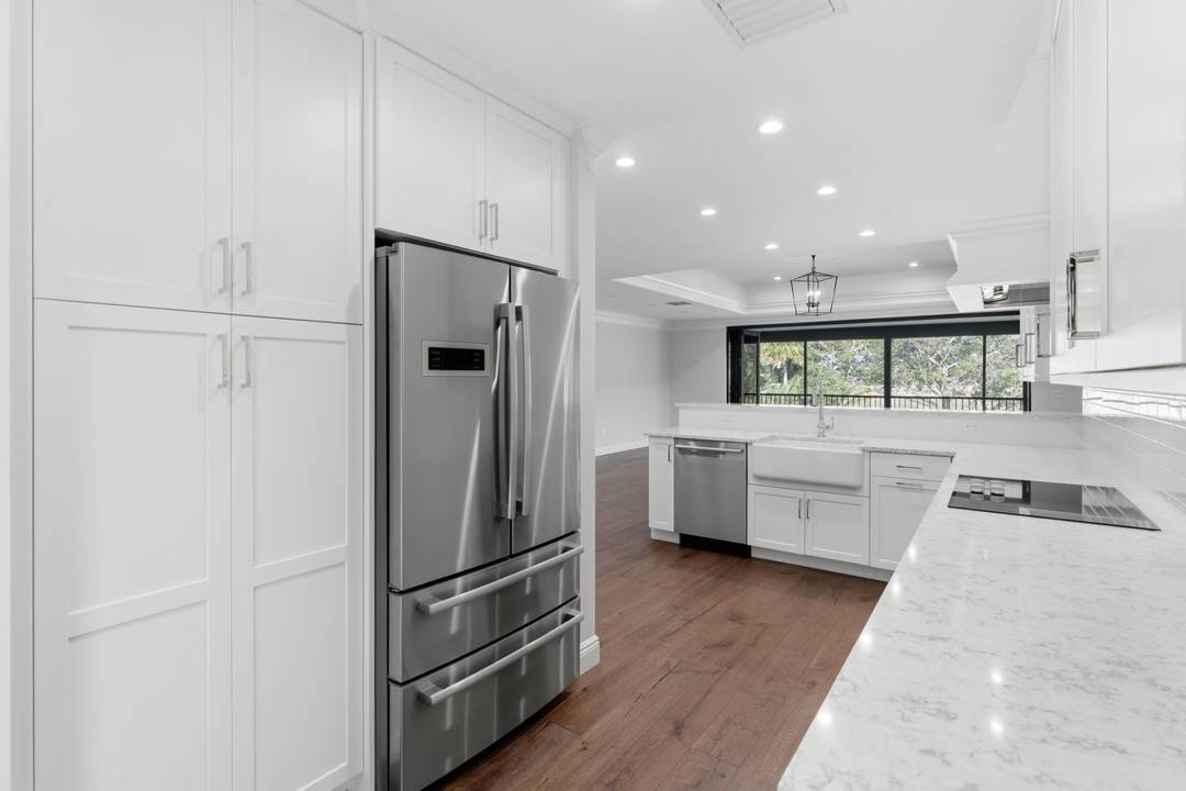 Located within the prestigious gates of Palm Beach Polo amp ; Country Club, this completely renovated 3 bedroom, 3 full bath luxury condo offers refined design, premium finishes, and breathtaking ...