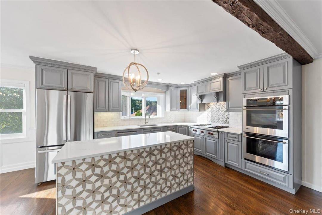 Welcome home to 107 Lincoln Ave !