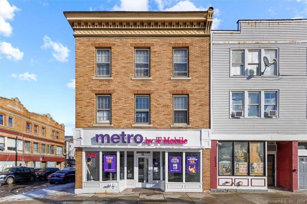 Investors dream fully leased with value add potential !