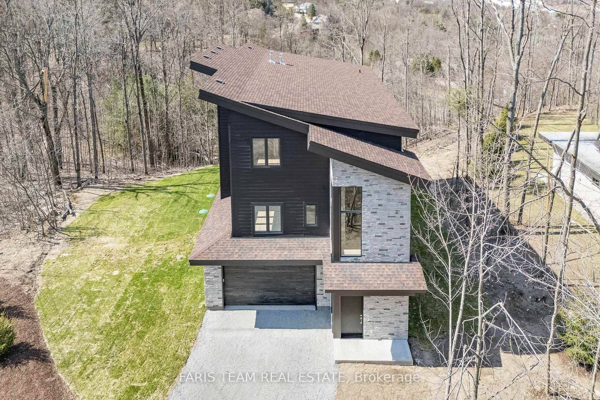Top 5 Reasons You Will Love This Home 1 Horseshoe Valley's newest modern chalet delivering a stunning retreat where contemporary design meets nature, nestled on the hills, offering breathtaking western ...