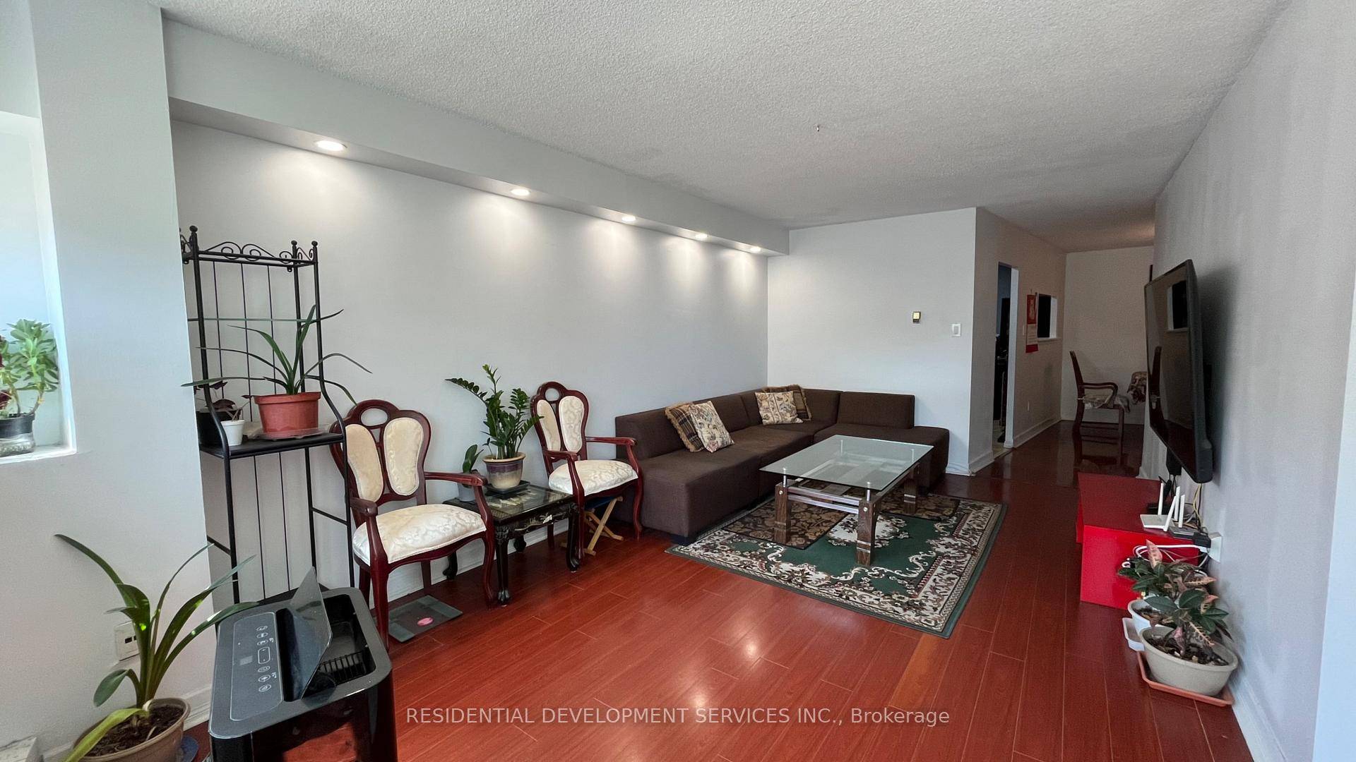 Spacious South Facing 3 Bedroom 2 Full Baths.